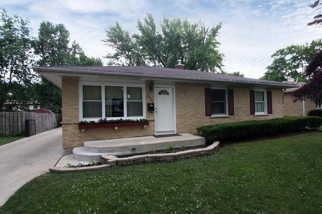 2405 Cedar St., Rolling Meadows, IL 60008