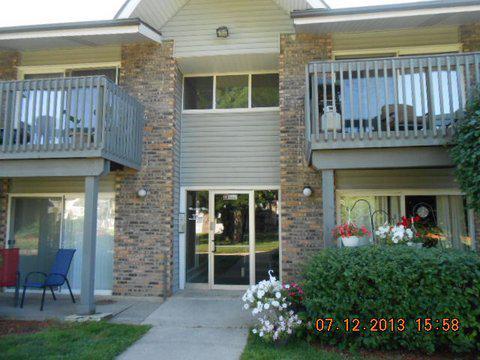 16W505 Mockingbird Ln. #201, Willowbrook, IL 60527
