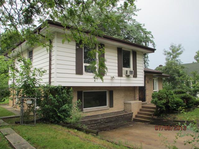 8025 Parkside Ave., Morton Grove, IL 60053