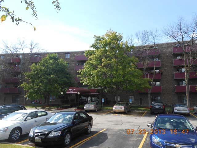 1460 Fairlane Dr. #118, Schaumburg, IL 60193
