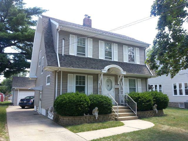924 5th St., Aurora, IL 60505