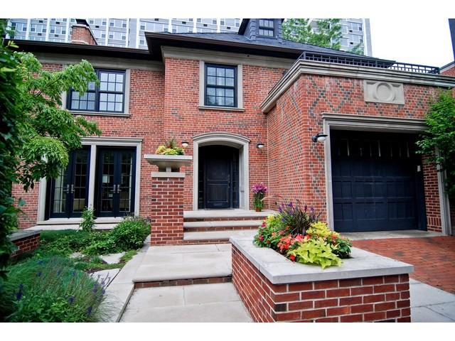 654 W Hutchinson St., Chicago, IL 60613