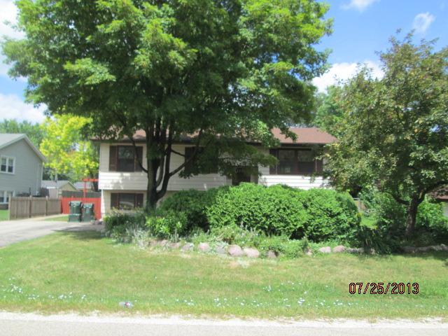 1912 Burr Oak Ln., Lindenhurst, IL 60046