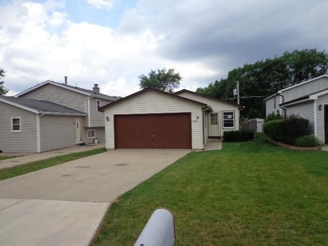 348 Lawn Ter., Round Lake, IL 60073