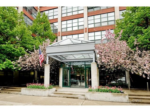 1800 W Roscoe St. #422, Chicago, IL 60657