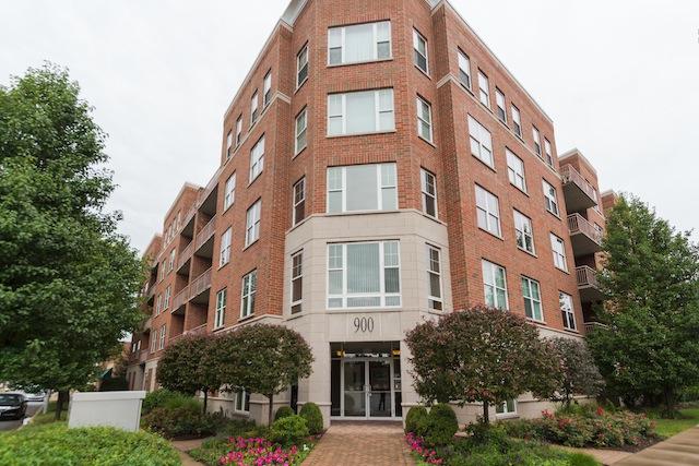 900 Lee St. #204, Des Plaines, IL 60016