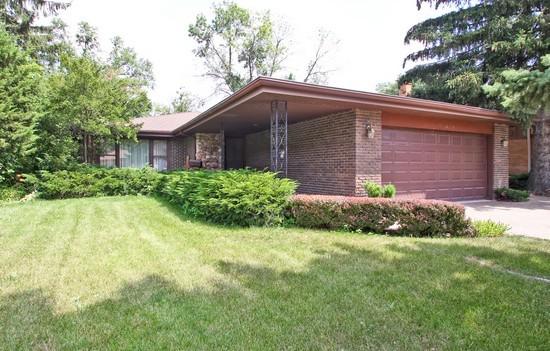 1904 Big Bend Dr., Des Plaines, IL 60016