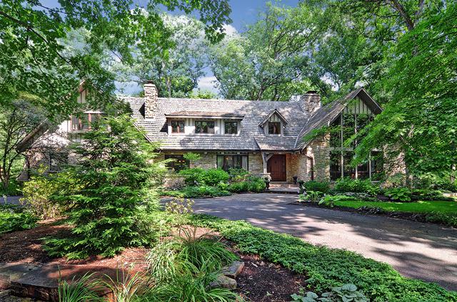 920 Ellynwood Dr., Glen Ellyn, IL 60137