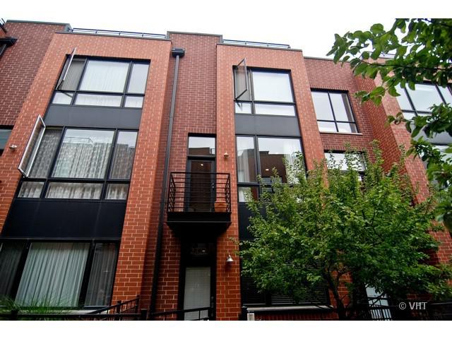 2322 W Wolfram Ave., Chicago, IL 60618