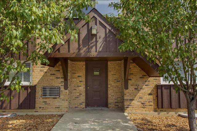 2200 Arbor Cir. #2, Downers Grove, IL 60515