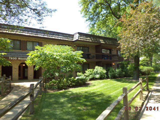 7930 Woodglen Ln. #204, Downers Grove, IL 60516