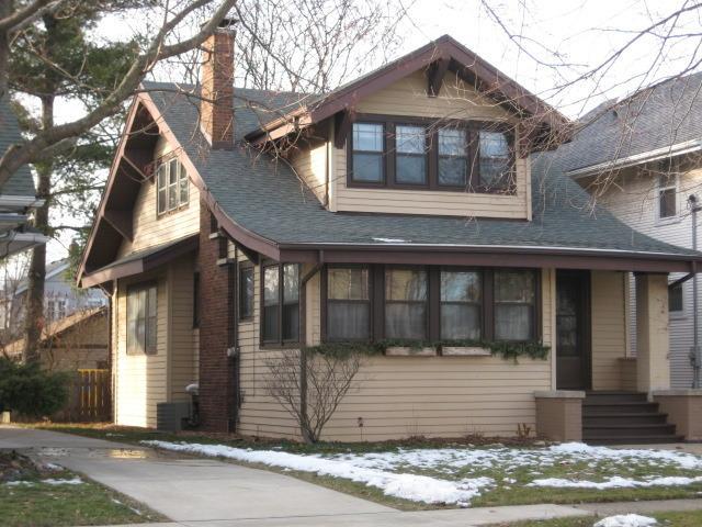 2038 Oxford St., Rockford, IL 61103
