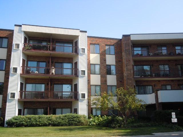 1500 Harbour Dr. #D2, Wheeling, IL 60090