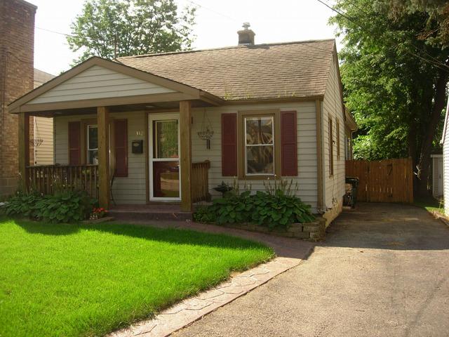 312 Johnson St., East Dundee, IL 60118