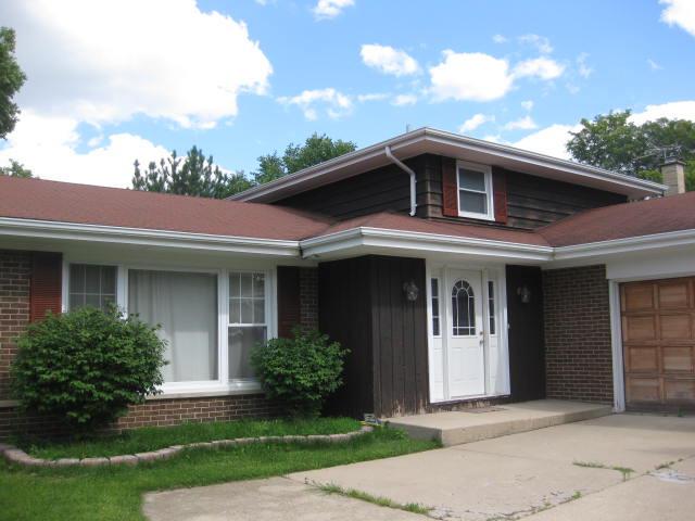 435 Summit Dr., Schaumburg, IL 60193