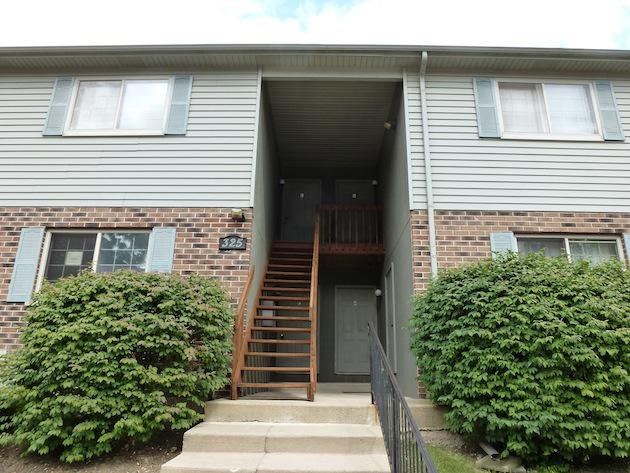 325 Woodridge Cir. #F, South Elgin, IL 60177