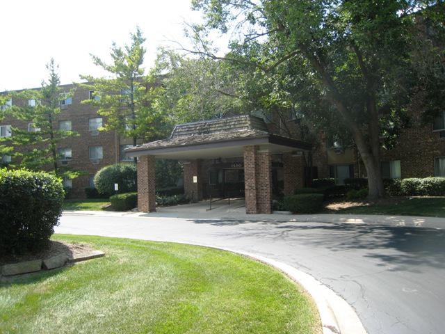 1500 Robin Cir. #108, Hoffman Estates, IL 60194