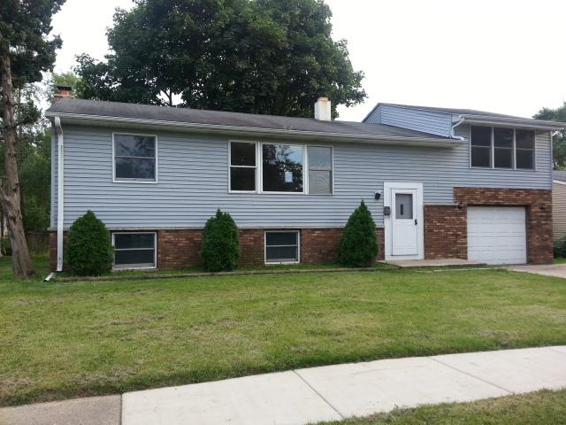 1819 Endicott Cir., Carpentersville, IL 60110