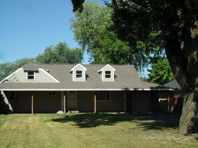 1025 Clay St., Woodstock, IL 60098