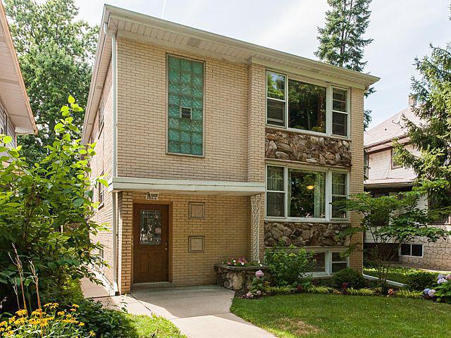 3822 N Lawndale Ave., Chicago, IL 60618