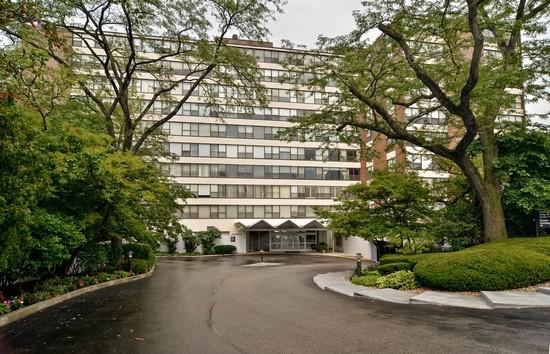 1616 Sheridan Rd. #4E, Wilmette, IL 60091