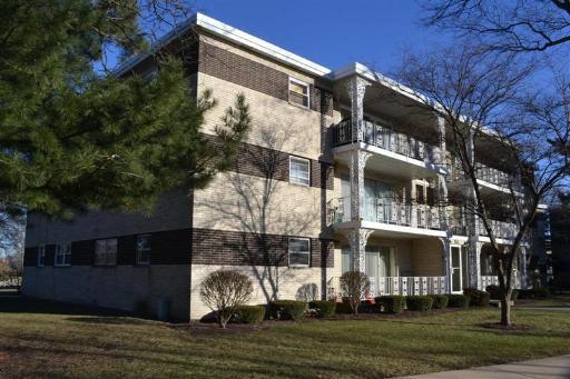 303 Plainfield Rd. #7, La Grange, IL 60525
