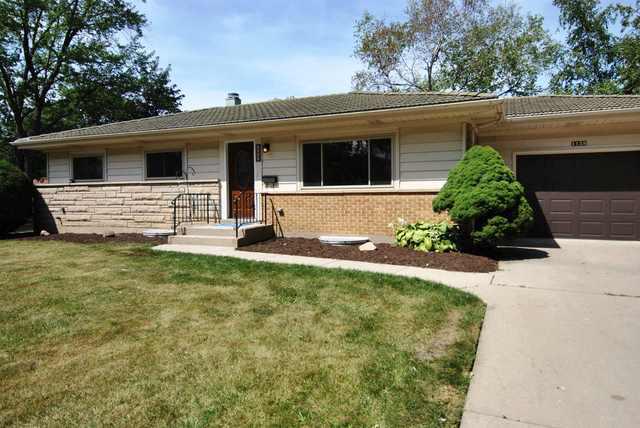 1128 Leahy Cir., Des Plaines, IL 60016