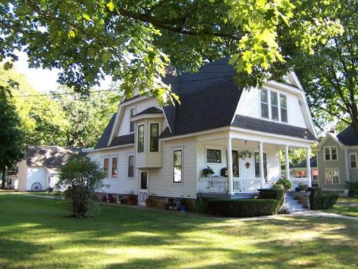 32 Oak Ave., Grayslake, IL 60030