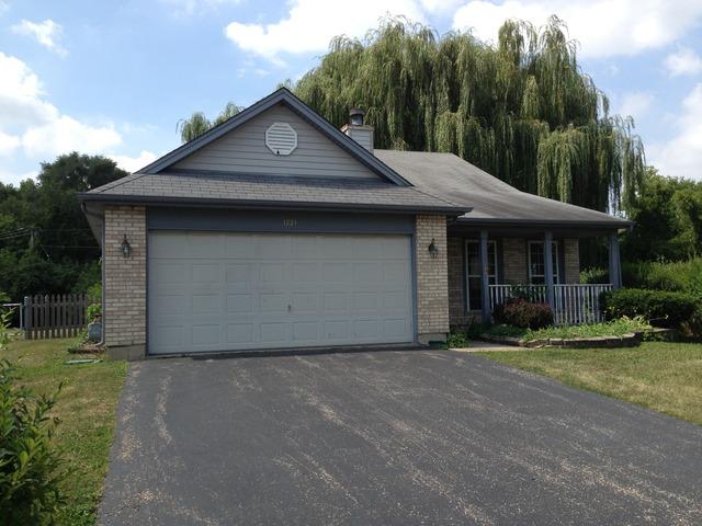1221 Basswood Ct., Elgin, IL 60120
