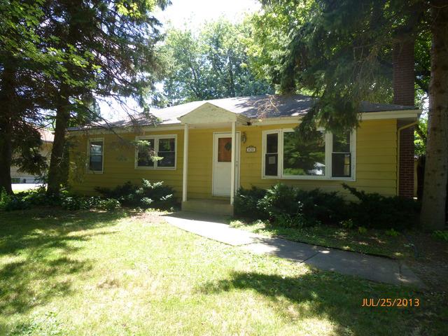 830 Parkside Rd., Naperville, IL 60540