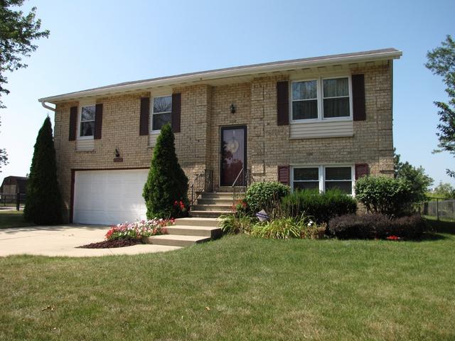 1058 Almond Dr., Aurora, IL 60506