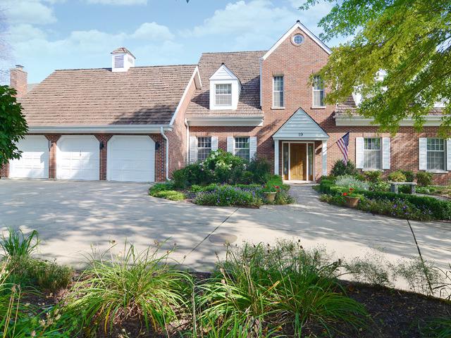 19 Dougshire Ct., Burr Ridge, IL 60527