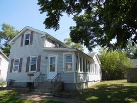 110 N Seminary Ave., Woodstock, IL 60098