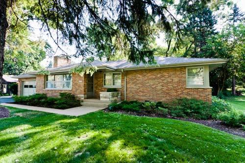 10933 S Westwood Dr., Palos Hills, IL 60465