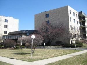 5840 W 104th St. #410, Oak Lawn, IL 60453