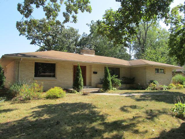 2023 Hickory St., Waukegan, IL 60087