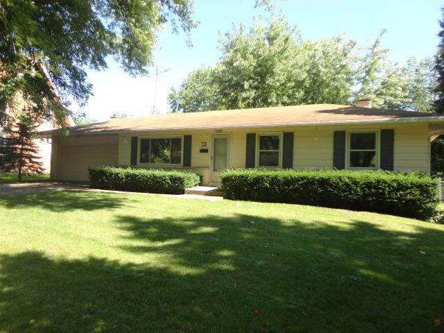 977 Diane Ave., Elgin, IL 60123