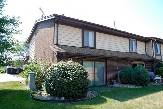 14 Cour Versaille, Palos Hills, IL 60465