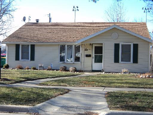 907 Seaman Ave., Dekalb, IL 60115