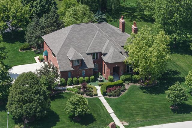 905 Huntsmoor Dr., Frankfort, IL 60423