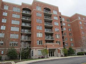 390 S Western Ave. #401, Des Plaines, IL 60016