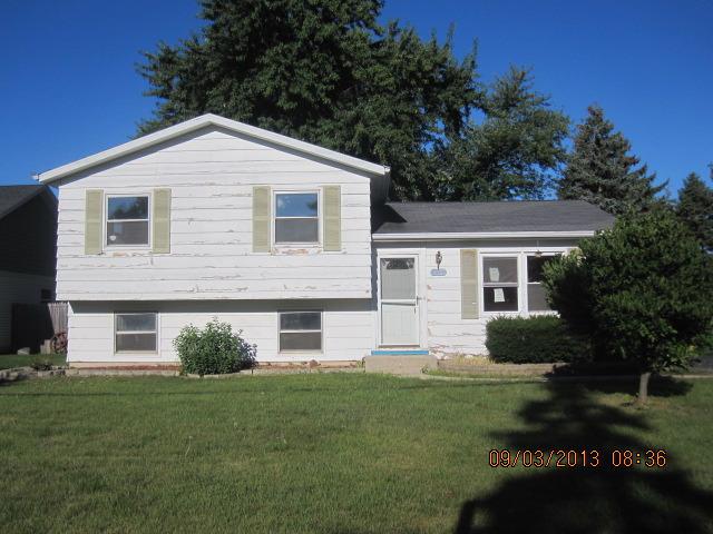 304 S Beck Rd., Lindenhurst, IL 60046