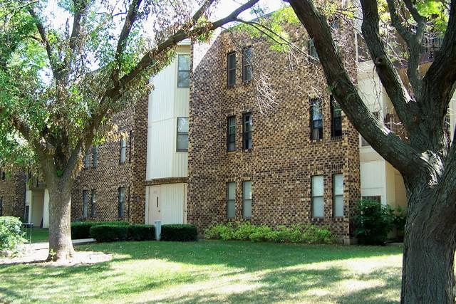 2037 Country Club Dr. #26, Woodridge, IL 60517