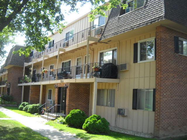 2400 Algonquin Rd. #18, Rolling Meadows, IL 60008