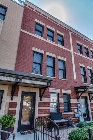 661 W Hobbie St., Chicago, IL 60610
