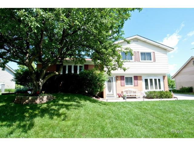 950 Concord Ln., Hoffman Estates, IL 60192