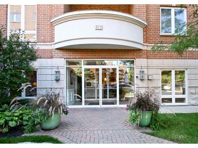 819 Graceland Ave. #605, Des Plaines, IL 60016