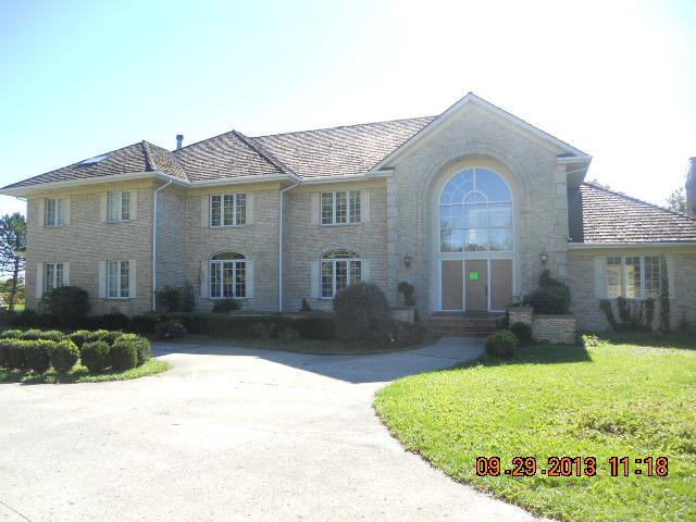 17 Rolling Hills Dr., Barrington Hills, IL 60010