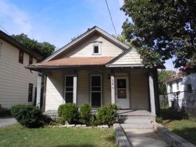 34 N Gifford St., Elgin, IL 60120