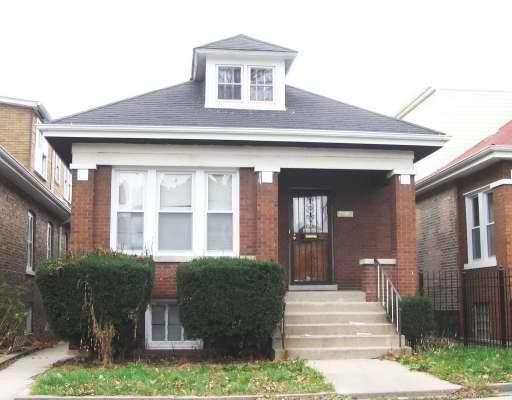 6130 S Sacramento Ave., Chicago, IL 60629